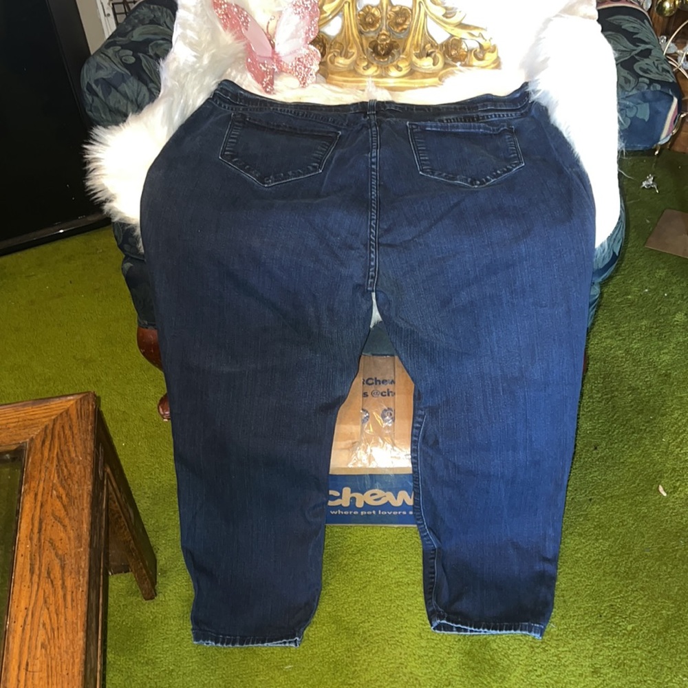 NYDJ Relaxed fit w/ tapered leg Women’s 22W** Note discoloration flaw in front** - Picture 8 of 10